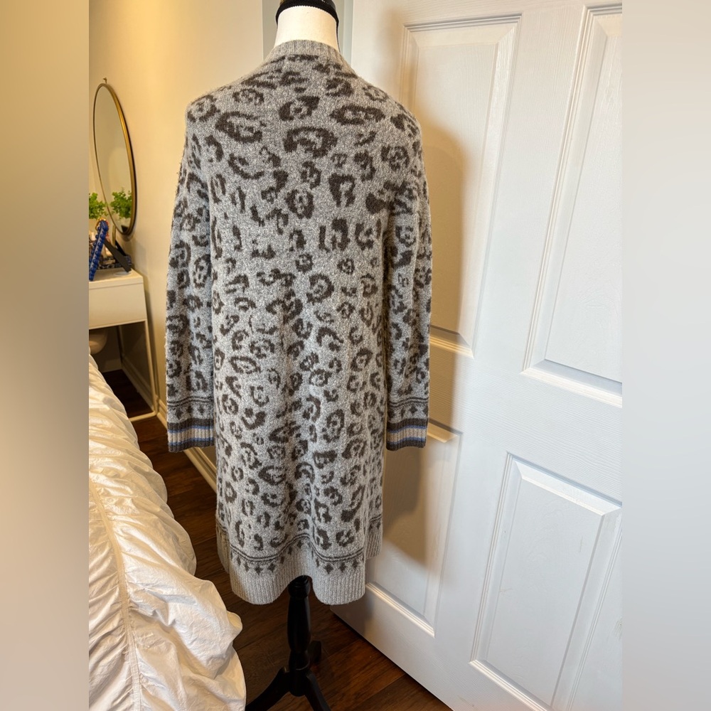 🌷Cream Gray Leopard Print Longline Open Front Cardigan Sweater Size M 3/$30 - Picture 4 of 5